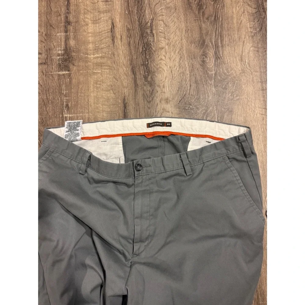 Dockers D3 Classic Fit Gray Chino Pants Mens 42x30 Flat Front Trousers